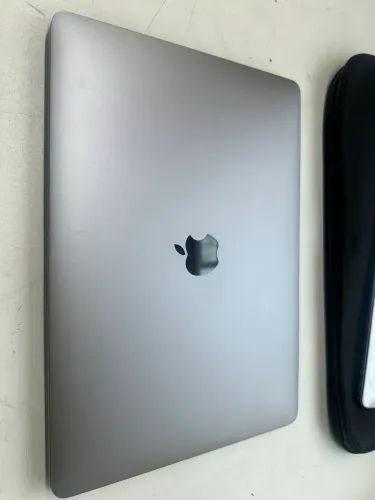 MacBook A1989