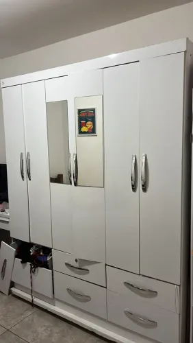 Doação de guarda roupas