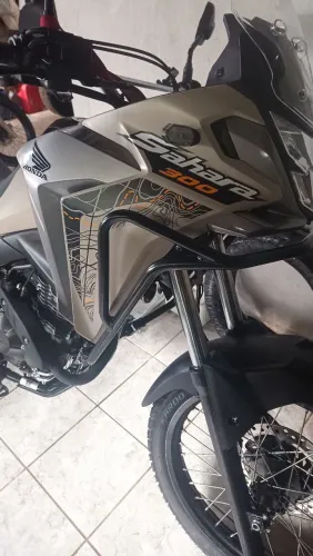 Vendo troco Sahara 2025 emplacada té 08/2027 no meu  leia o anúncio golpistas  nem tente