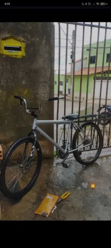 Bicicleta montadinha parei de anda de bicicleta mais ela está boa barato !