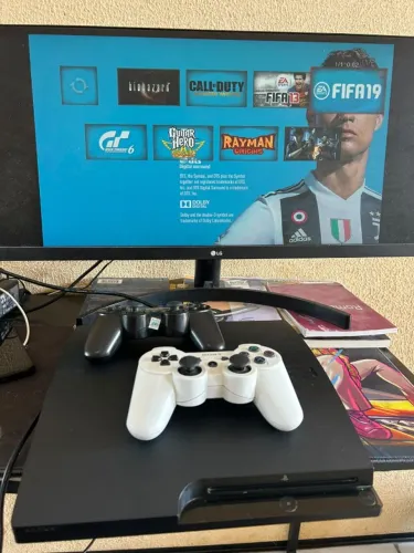 PS3 DESTRAVADO COM 2 CONTROLES  TUDO EM PERFEITO ESTADO A LOJA LIBERADA COM TODOS OS JOGOS