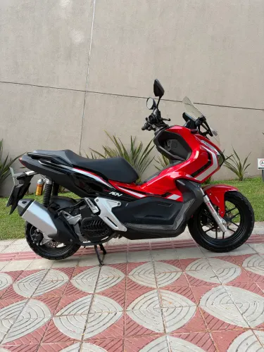 Honda ADV 150 2023 com apenas 3.600 kms