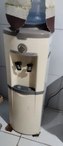 Bebedouro de água Esmaltec de coluna
