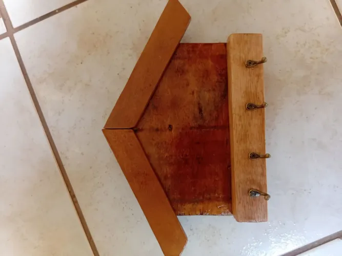 Porta chaves em madeira rústica