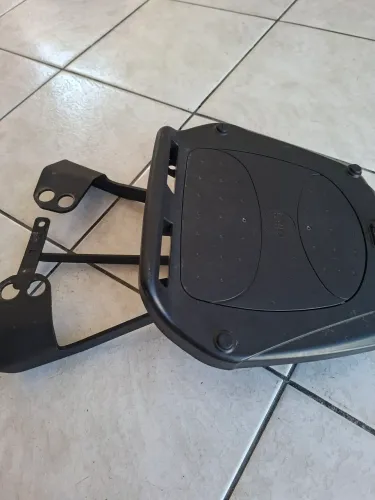 Suporte de baú Givi (Dominar 160, 200 e Ns400z)