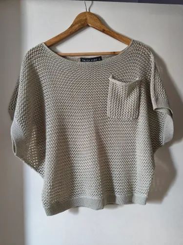 Blusa versátil,lindíssima! Tamanho G
