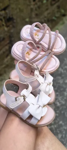 2 pares de sandálias bebê menina