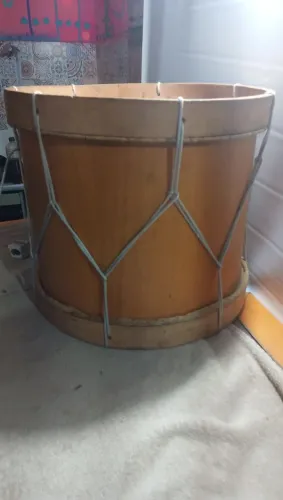 Tambor de Maracatu ( peles recém trocada) largura 50 altura 43