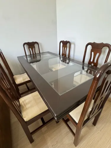 VENDE-SE MESA DE JANTAR 6 CADEIRAS