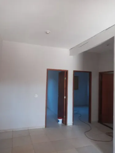 Alugo casa em senador canedo com 3 quartos