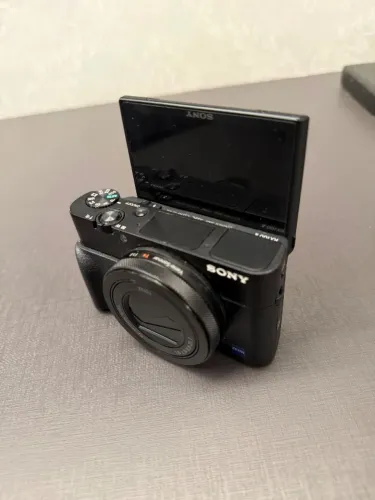 Câmera Sony RX100V