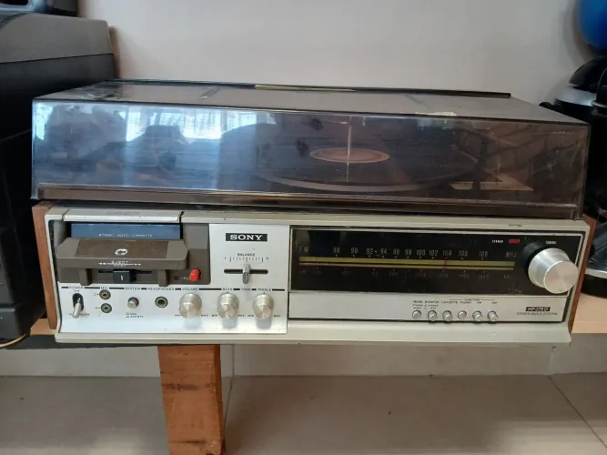 Vendo toca disco antigo 