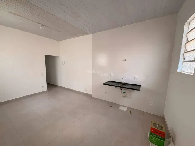 Excelente CASA para ALUGAR 2 quartos com área privativa