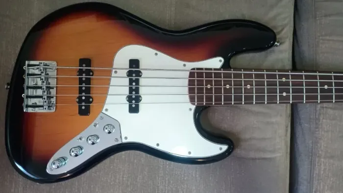 Baixo Fender Player V Ativo