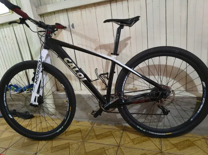 bick de 12 velocidade Caloi elite 30 freios hidráulicos Shimano MT 200 novos, pé de vela a