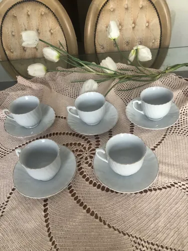 Xícaras de chá dos anos 50 de porcelana caipira 