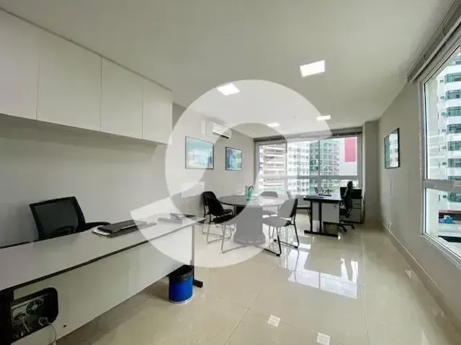 Sala comercial em Icaraí com 33m² e vaga na ator Rua Paulo Gustavo (antiga Moreira César)