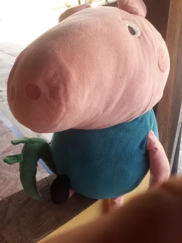 Pelucia Grande George Pig com Dinossauro
