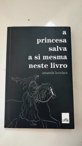 Livro : A princesa salva a si mesma nesse livro.