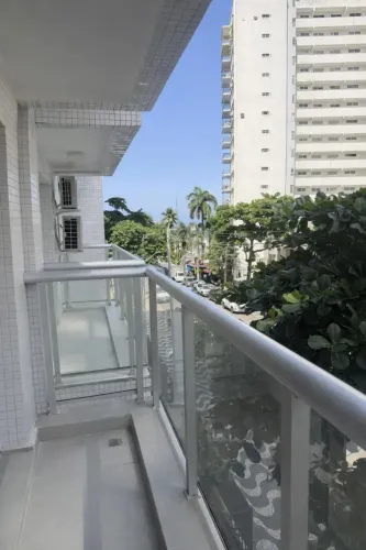 Boqueirão, a 1/2 quadra da praia! 110m², 3 dorm., 2 suítes, reformado e 2 vagas