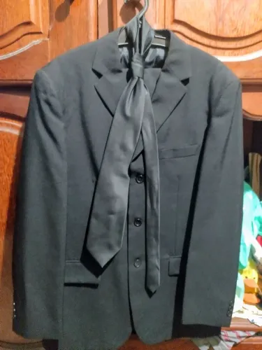 Terno Masculino Oxford Preto Tamanho 50 com Calça Tamanho 44 em Poliester e Gravata Cetim