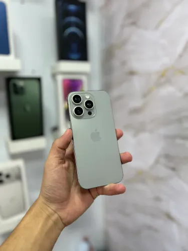 iPhone 16 Pro - 128GB ( Natural / Pixel na tela )