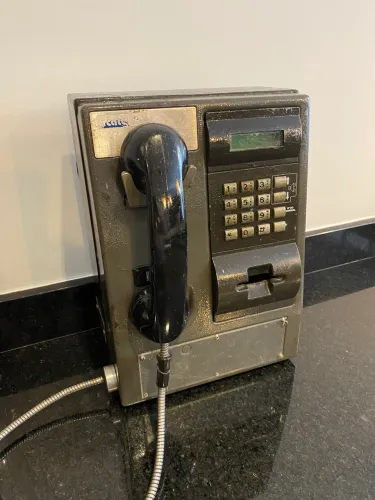 Orelhão aparelho Icatel antigo para coleção restauro