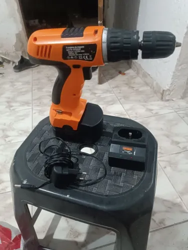 Parafusadeira e furadeira 21v