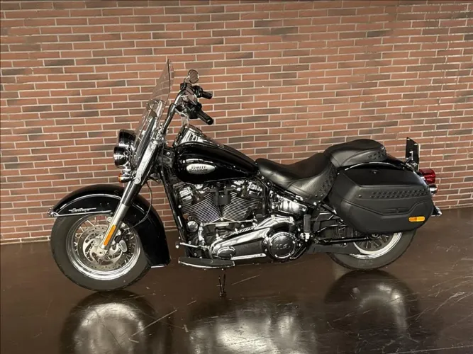 HARLEY-DAVIDSON SOFTAIL BREAKOUT
