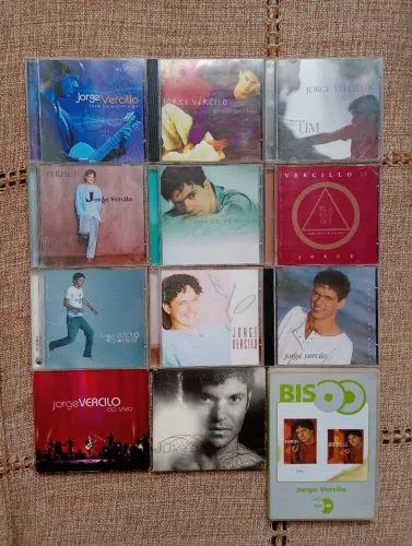 VÁRIOS CDS ORIGINAIS JORGE VERCILLO CONTÉM MARCAS DE USO PORÉM FUNCIONANDO. 40 REAIS LOTE