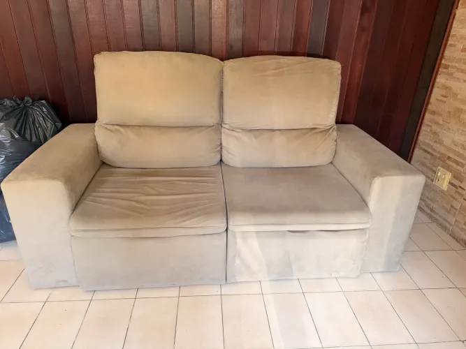 Sofá 2 lugares.