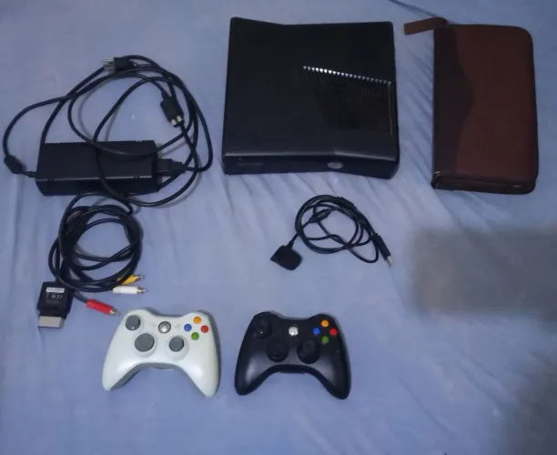 XBOX 360 DIGITAL DESBLOQUEIO RGH, com 2 controles,OLHE A DESCRIÇÃO
