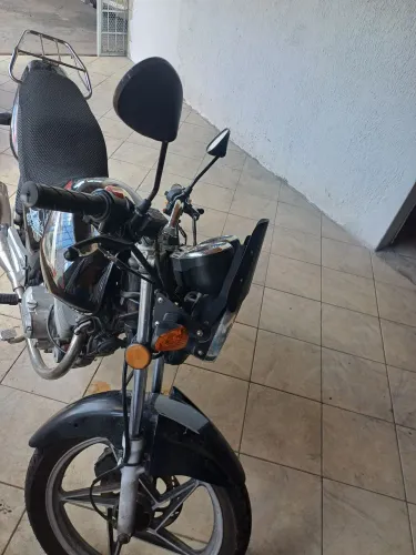Vendo moto suzuki 125cc yes toda original sem modificação, motor em ordem não fuma