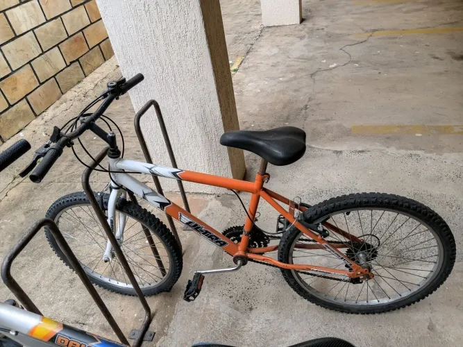 Bicicleta Aro 24 - 18 Marchas