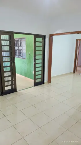 CASA SETOR UNIÃO 3 QUARTOS SENDO 02 SUÍTES LAJOTADA ARMÁRIOS FRENTE PRAÇA PROX AV T-9 FINA