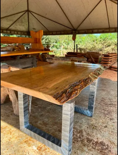 Vendo mesas de angelim pedras a partir de 2000 excelente pro seu espaço