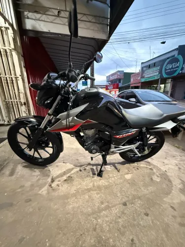 Vendo moto só com 730km tá zera, não fez nem a primeira revisão.