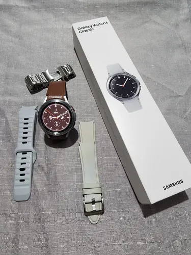 Galaxy Watch4 Classic LTE - 46mm + Pulseiras