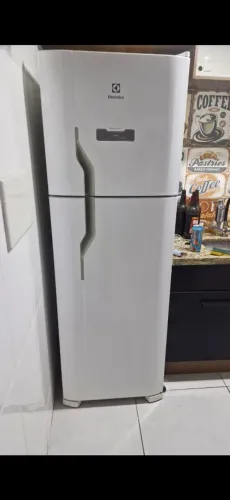 Geladeira Electrolux frost free 2 portas 371L 