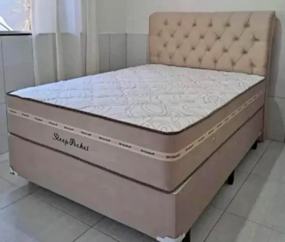 Box com colchão molas esnsacadas e cabeceira 