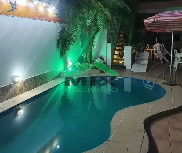 Pousada à Venda com 7 Suítes, Piscina Aquecida e Alto Faturamento  A 3 Quadras da Praia