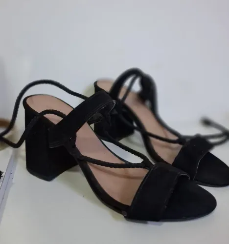 Salto Preto - TAM 37<br><br>preto - Tam. 37
