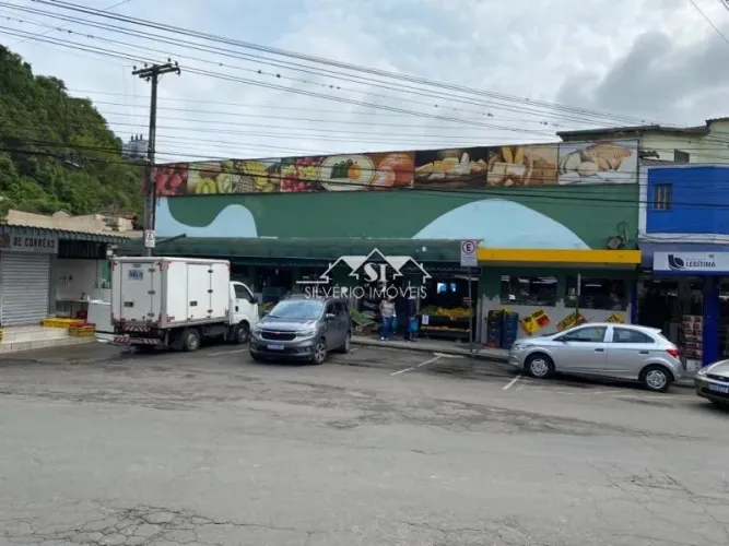 Loja- Petrópolis, Corrêas
