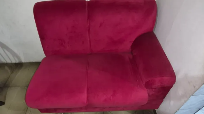sofá vermelho