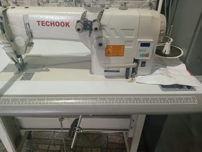 Maquina cobre gola, ombro à ombro,  ponto corrente 