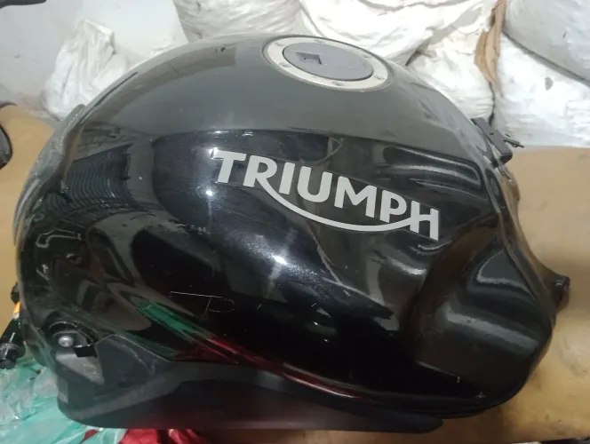 Tanque Triumph 1050
