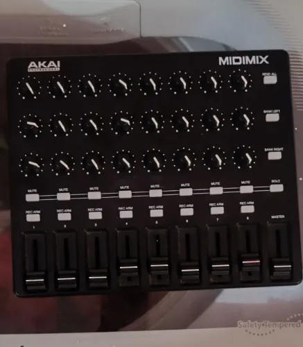 AKAI MIDIMIX SEMI NOVA