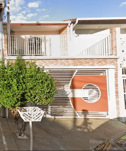 Vendo sobrado, com duas casas, direto com proprietário. Aceito permuta imóvel em Santos.