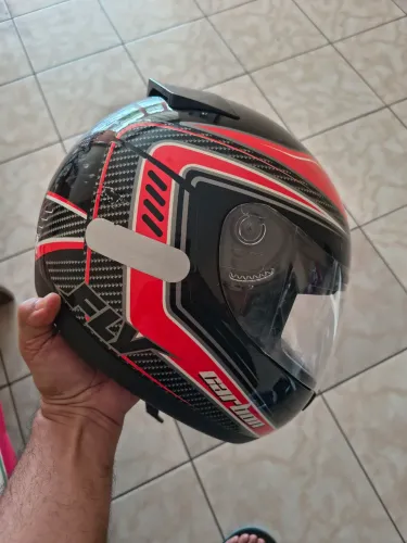 Capacete