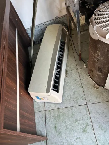ARMÁRIO - ar condicionado...
